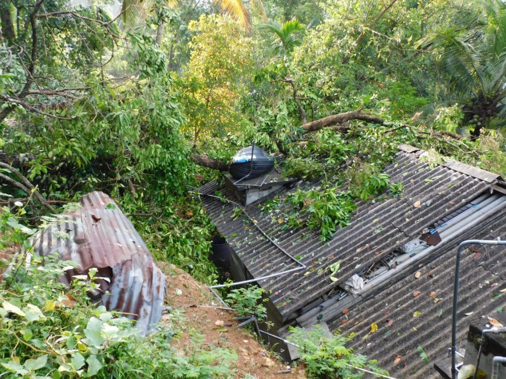 மாத்தளை பிரதேசத்தில் சீரற்ற காலநிலை காரணமாக பல வீடுகள் சேதம்!