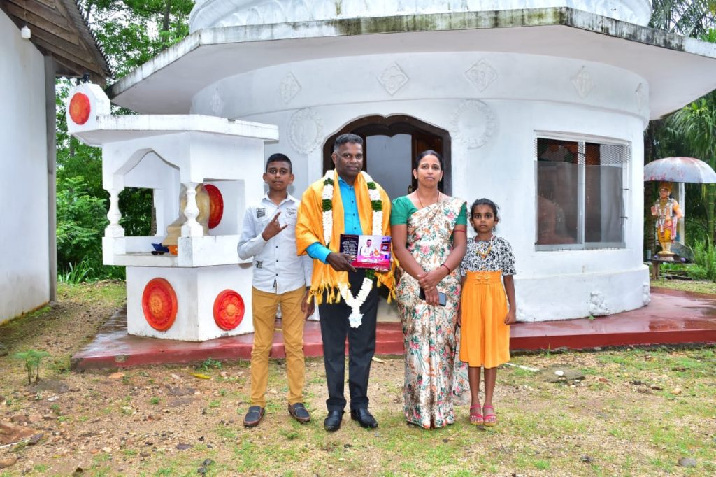 பெரும்பான்மையினத்தவரின் மனதை வென்ற சமூர்த்தி அபிவிருத்தி உத்தியோகத்தர் மூக்கன் புனிதராஜாவிற்கு பிரியாவிடை நிகழ்வு!