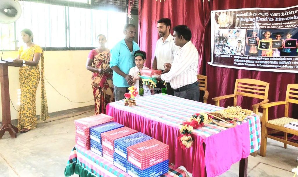 மன்னார் சின்னப்பண்டிவிரிச்சான் அ.த.க பாடசாலை மாணவர்களுக்கான காலணிகள் வழங்கி வைப்பு.