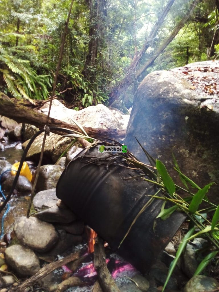 கசிப்பு உற்பத்தியில் ஈடுபட்ட ஏழுபேர் பசறை பொலிஸாரினால் கைது.