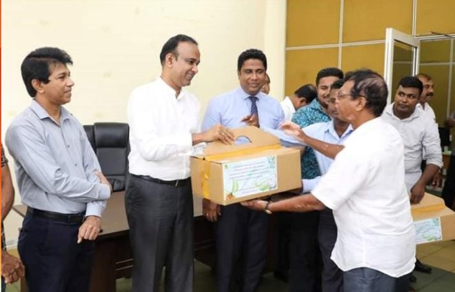 காலியில் ஆபரணக் கைத்தொழிலில் ஈடுபட்டுள்ளவர்களுக்கான உபகரணங்கள் கையளிப்பு