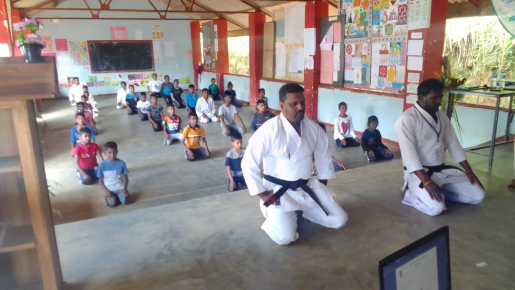 ப/ ஹலகொல்ல தமிழ் மகா வித்தியாலயத்தில் இடம்பெற்ற கராத்தே கலையினை கற்ற மாணவர்களுக்கான சான்றிதழ் வழங்கும் நிகழ்வு