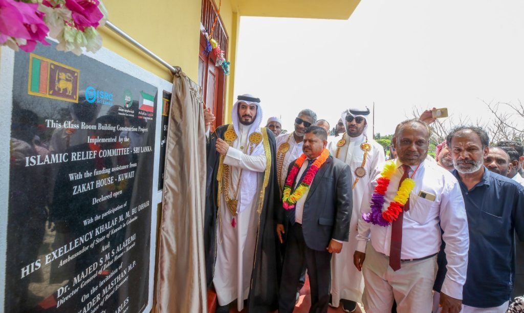மன்னார், சிலாவத்துறை மத்திய மகா வித்தியாலயத்தில் நிர்மாணிக்கப்பட்ட புதிய இரண்டு மாடிக் கட்டிடம் அமைச்சர் பிரசன்ன ரணதுங்க கைகளினால் மாணவர்களின் பாவனைக்கு