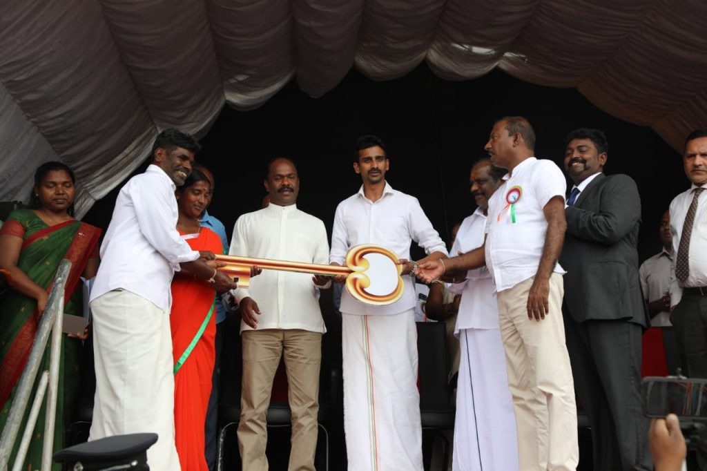 நுவரெலியா – நானுஓயா, கிளாரண்டன் தோட்டத்தில் புதிதாக நிர்மாணிக்கப்பட்ட சகல வசதிகளுடன் கூடிய தனி வீடுகள் அமைச்சர் ஜீவன் தொண்டமான் தலைமையில் மக்கள் பாவனைக்காக கையளிப்பு