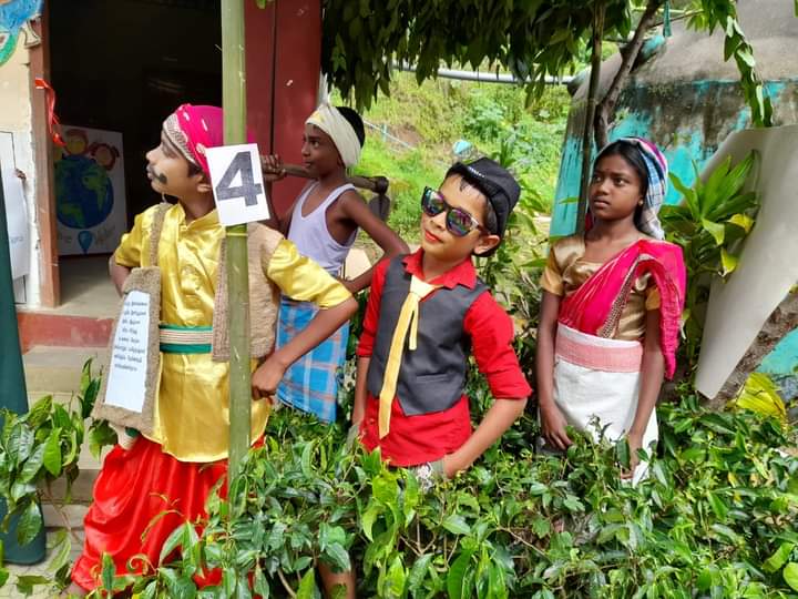 பொரகஸ்,ப/சரஷ்வதி.த.வித்தியாலயத்தில் ஏற்பாடு செய்யப்பட்ட சித்திர கண்காட்சி