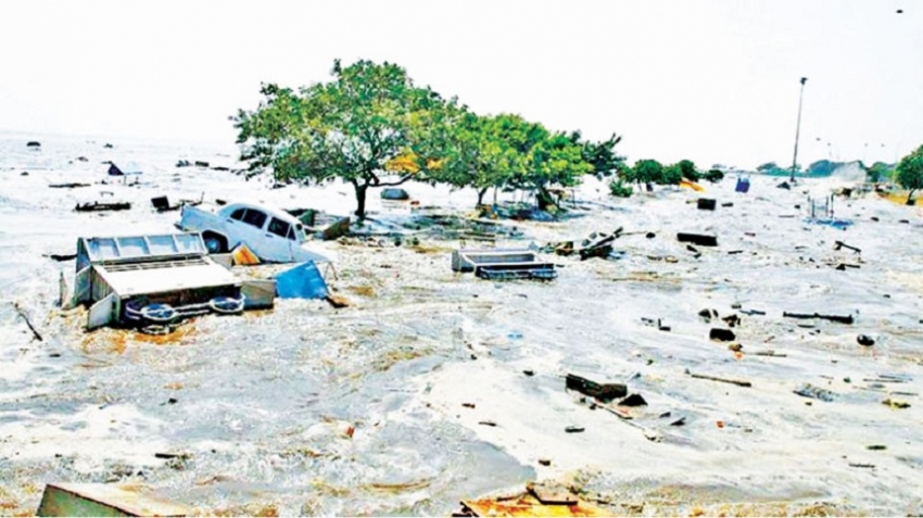 அமெரிக்காவின் ஹவாய் தீவுகளுக்குள் நுழைந்த சுனாமி