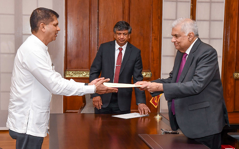 பெருந்தோட்டக் கைத்தொழில் மற்றும் மகாவலி அபிவிருத்தி இராஜாங்க அமைச்சராக லொஹான் ரத்வத்த