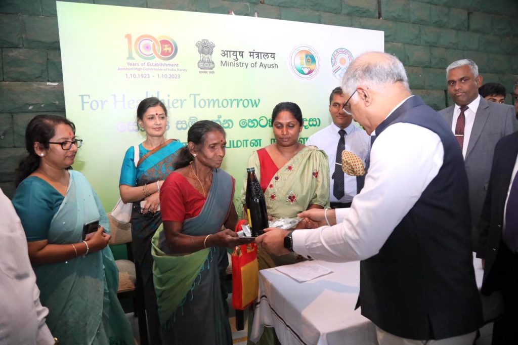 இலங்கைக்கான இந்திய உயர்ஸ்தானிகர் சந்தோஷ் ஜா கண்டி மாவட்டத்திற்கு விஜயம்