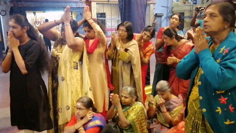 மலையகத்தில் ஆங்கில புத்தாண்டை வரவேற்ற மக்கள்