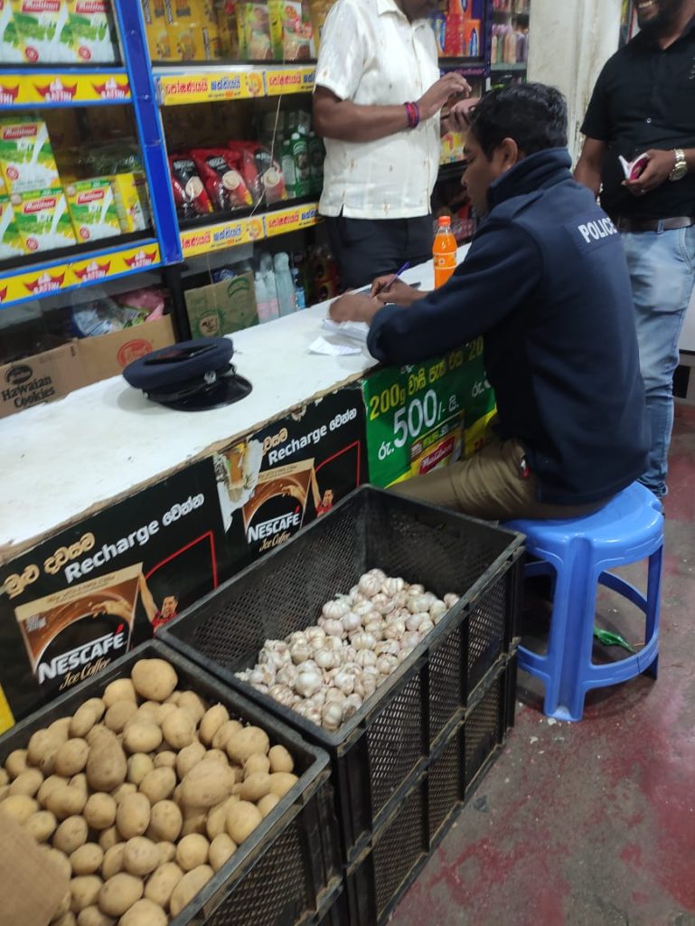 நுவரெலியாவில் வர்த்தக நிலையங்கள் உடைத்து திருட்டு