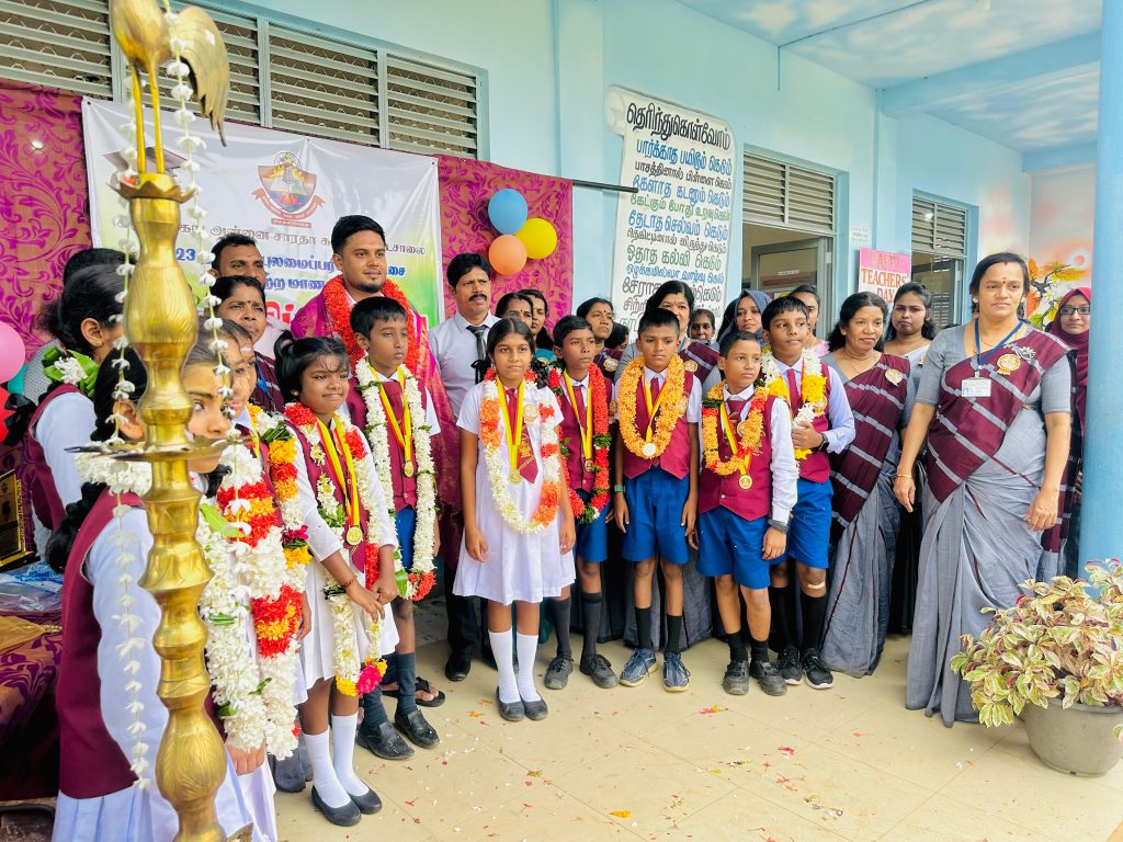 தரம் 5 மாணவர்களை கெளரவிக்கும் நிகழ்வு திருக்கோவில் அன்னை சாரதா வித்தியாலயத்தில்!