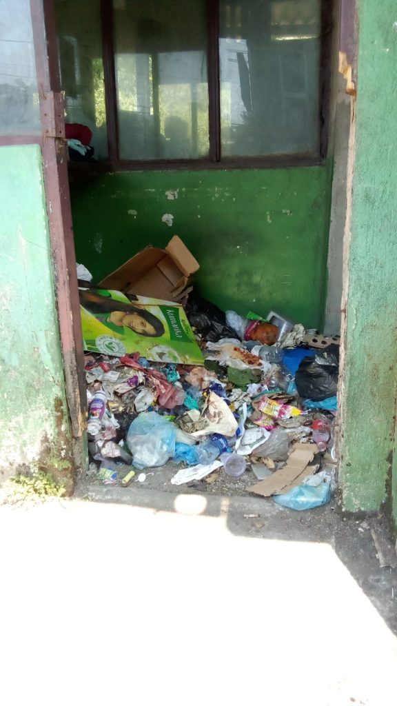 குப்பைகளால் குவிந்து காணப்படும் ஹட்டன் பிரதான பேருந்து நிலையம். பொறுப்புக்கூற வேண்டியவர்கள் யார்.?