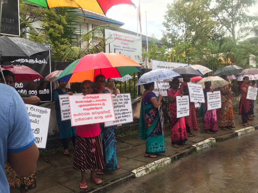 மூன்றாவது நாளாக தொடரும் கல்முனை பிரதேச நிர்வாக அத்துமீறிய தலையீட்டுக்கு எதிரான ஆர்ப்பாட்டம்.