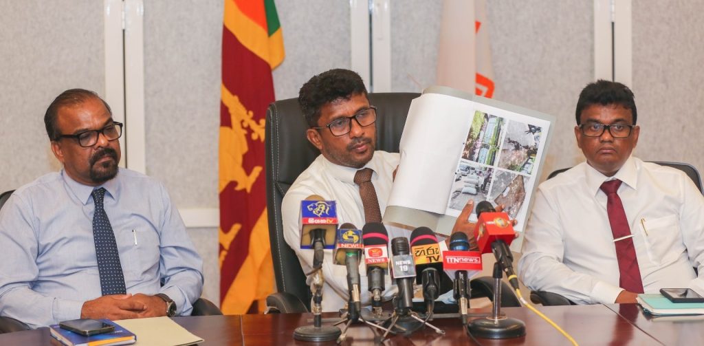 கொழும்பு புறக்கோட்டையில் அனுமதியற்ற கடைகளை நிர்மாணிப்பதன் பின்னணியில் ஒழுங்கமைக்கப்பட்ட கடத்தல்காரர்கள் குழு இருப்பதாக தகவல்…