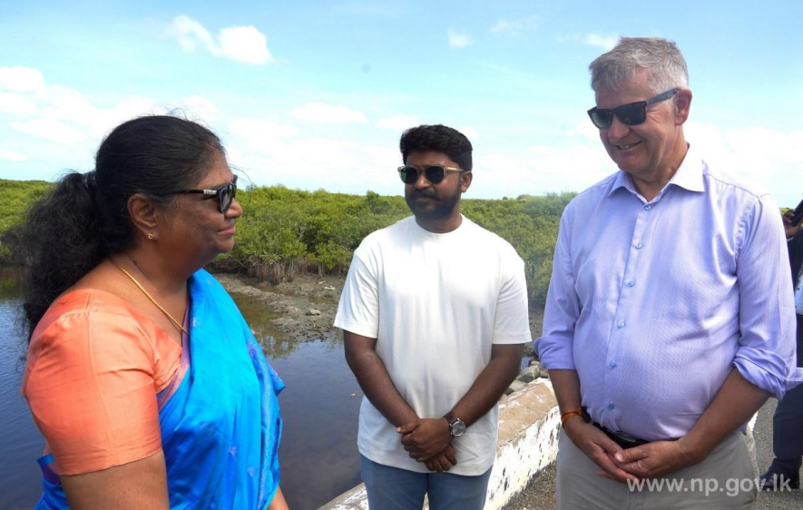 கண்டல் தாவரங்கள் தொடர்பில் ஆராய்வதற்கு யாழ் மண்டைதீவிற்கு வட மாகாண ஆளுநர் விஜயம்