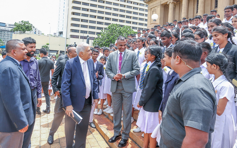 மத்திய கல்லூரி மாணவர்கள் ஜனாதிபதி ரணில் விக்ரமசிங்கவிடம் முன்வைத்த கோரிக்கை: உடனடியாக நடவடிக்கை எடுத்த ஜனாதிபதி