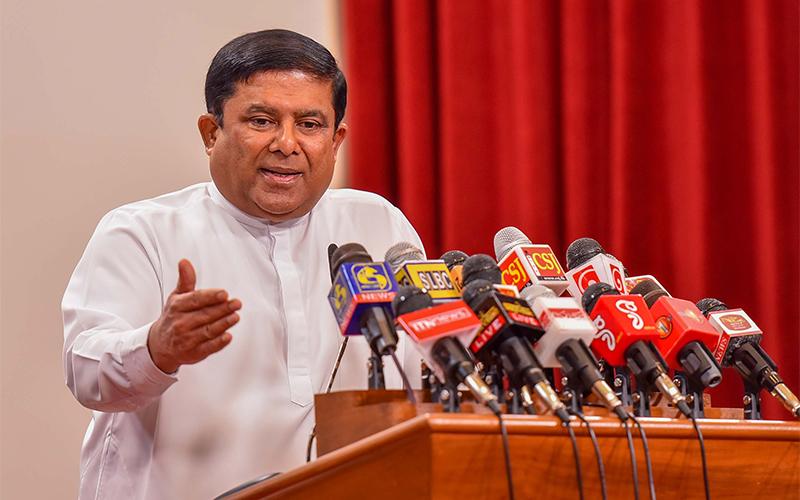 ஜனாதிபதி ரணில் விக்ரமசிங்கவின் வேலைத் திட்டத்தை மாற்றினால் முழு நாடும் மீண்டும் வீழ்ச்சியடையும்-வஜிர அபேவர்தன