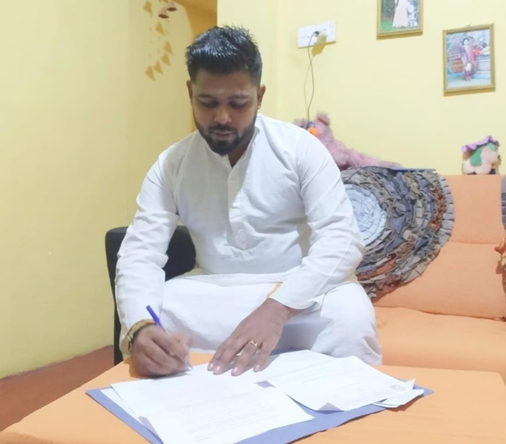 2024 ஆம் ஆண்டுக்கான பொதுதேர்தலில் நுவரெலிய மாவட்டத்தில் ‘மலரும் மலையகம்’ சுயேற்சை குழு சார்பில் அதன் தலைவர் வி. தனரூபன் தனது வேட்பு மனுவை சமர்ப்பித்தார்