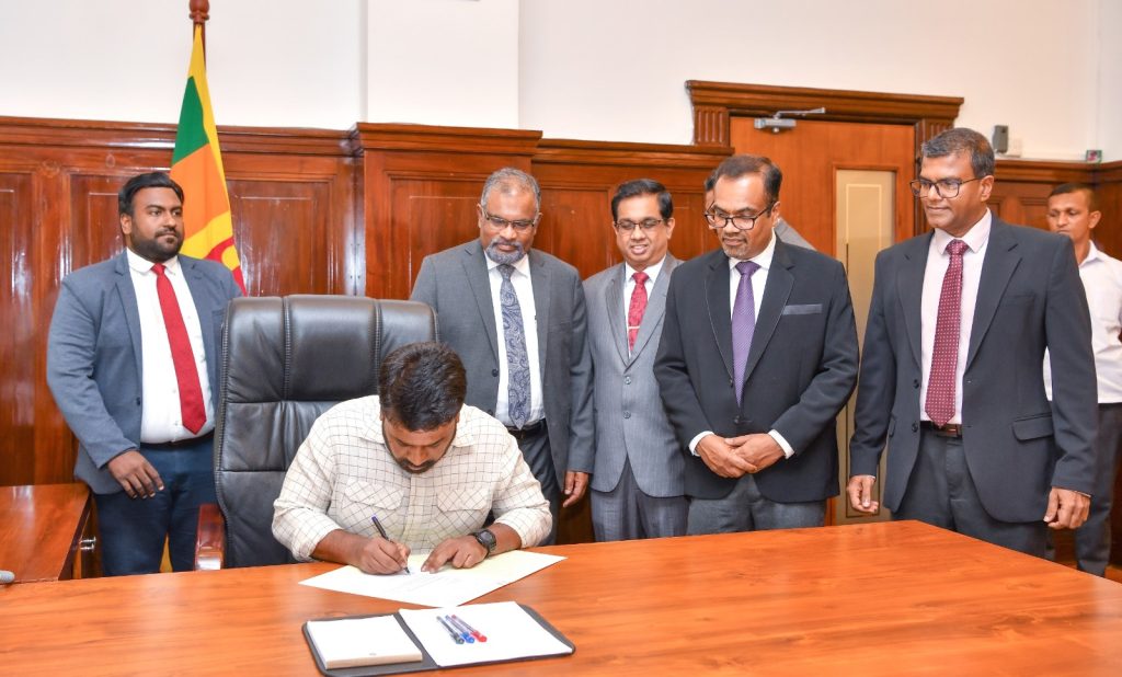 நிதி மற்றும் பொருளாதார அபிவிருத்தி அமைச்சராக பதவியேற்ற ஜனாதிபதி
