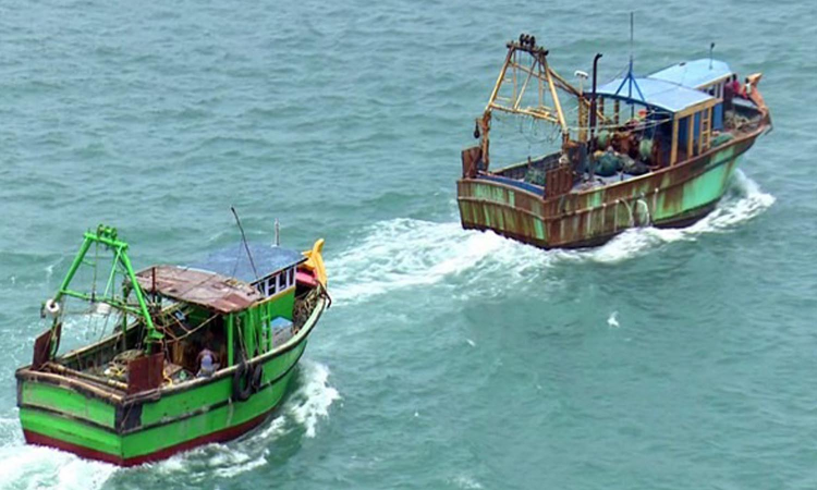 இலங்கை கடற்படையினரால் தமிழக மீனவர்கள் கைது செய்யப்பட்டதைக் கண்டித்து போராட்டம்