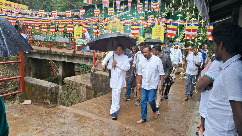 சிவனடி பாதமலை யாத்திரிகளுக்காக சுத்தமான குடிநீர் வசதி திட்டத்தை ஆரம்பித்து வைத்த முன்னாள் ஜனாதிபதி மைத்திரி பால சிறிசேன