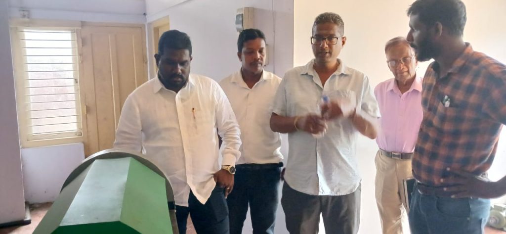பனை சார் தொழில் துறையோடு சம்மந்தப்பட்ட தாயரிக்கும் இயந்திரங்களை பார்வையிட்ட பிரதி அமைச்சர்
