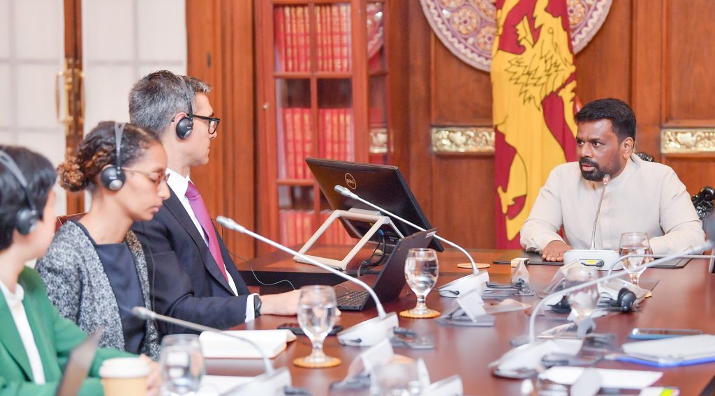 ஆசிய உட்கட்டமைப்பு முதலீட்டு வங்கியின் (AIIB) தலைவர் உட்பட அதன் சிரேஷ்ட முகாமைத்துவம் ஜனாதிபதியை சந்திந்தது
