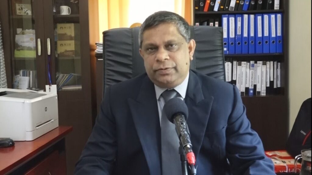 தேவையற்ற அச்சம் காரணமாக எரிபொருளைச் சேமித்து வைப்பதைத் தவிர்க்க வேண்டும்-பேராசிரியர் வசந்த அத்துகோரல