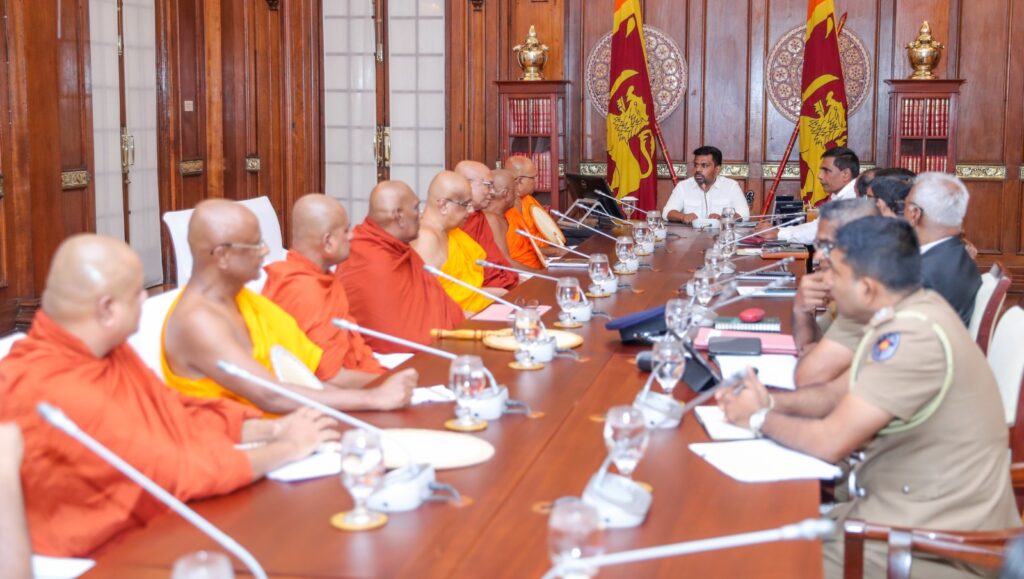 ஜனாதிபதிக்கும் மூன்று பீடங்களின் மகா சங்கத்தினருக்கும் இடையில் விசேட சந்திப்பு