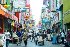 புறக்கோட்டையில் பாரிய சுற்றிவளைப்பு சட்டவிரோத அழகுசாதனப் பொருட்கள் சிக்கின