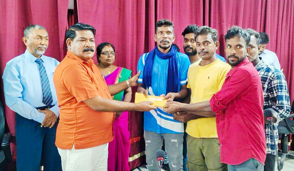 120 பயனாளிகளுக்கு கடல் அட்டை உற்பத்திப் பண்ணைகளுக்கான பரிந்துரைக் கடிதங்கள் வழங்கி வைப்பு*