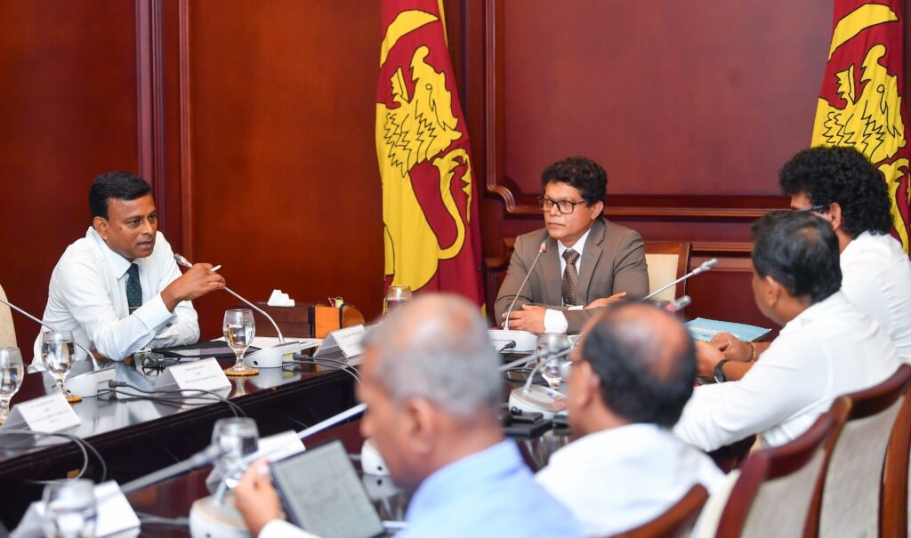 எல்-நினோ காலநிலை தாக்கத்தை எதிர்கொள்வதற்காக நியமிக்கப்பட்ட விசேட அமைச்சரவை உபகுழு மற்றும் அதிகாரிகள் குழு முதன்முறையாகக் கூடியது