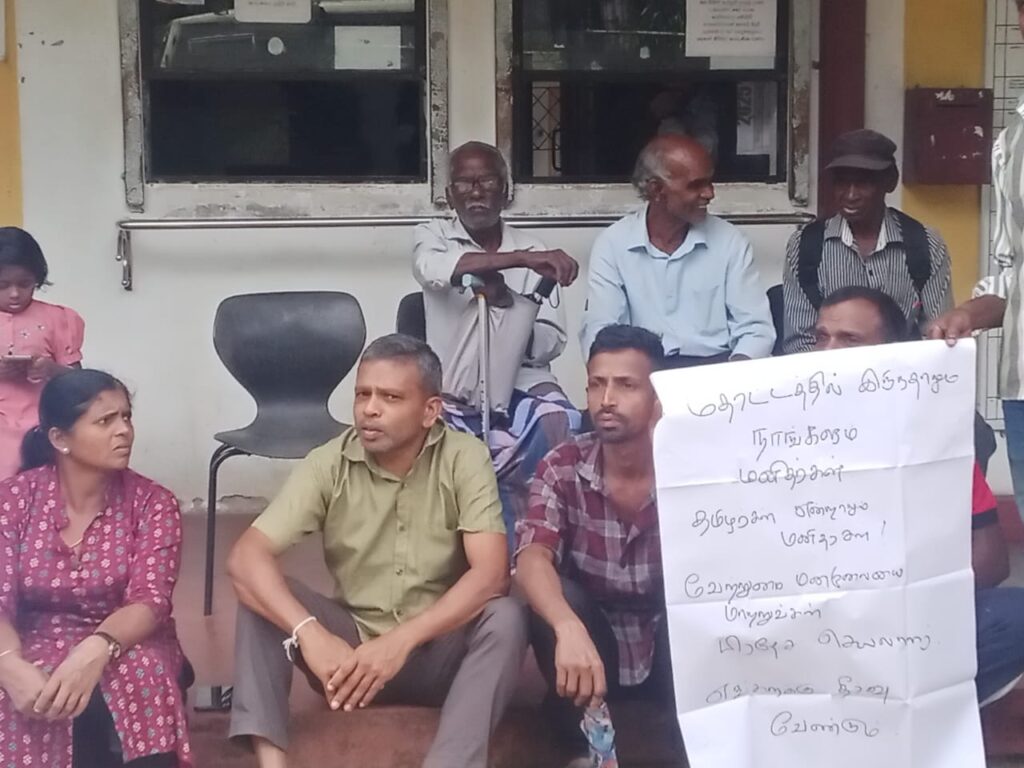 நாவலப்பிட்டியில் மூன்று ஆண்டுகளாக தீர்வு இன்றி தவிக்கும் கல்லாறு தோட்ட மக்கள் போராட்டம்