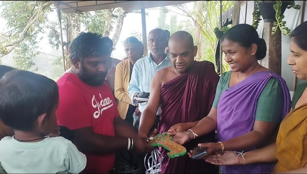 நுவரெலியா -குறைந்த வருமானம் பெறும் குடும்பத்திற்கு ‘தலைக்கு நிழல்’ (hisata sewansk) திட்டத்தின் கீழ் புதிய வீடு