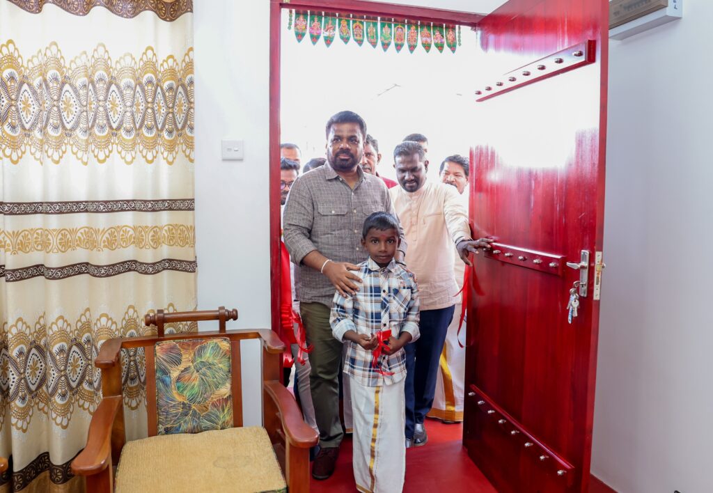 மலையக மக்களின் 200 ஆண்டுகால துயரத்திற்கு தீர்வு: சொந்தக் காணியில் வீடுகள் வழங்கி புதிய வரலாறு!*