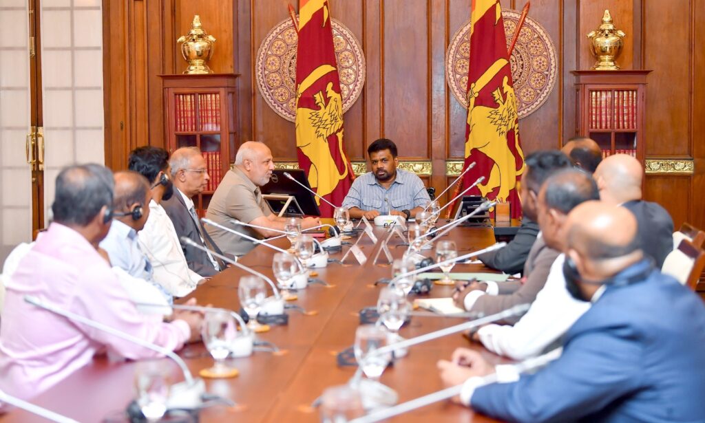 தமிழ், முஸ்லிம் அரசியல் கட்சிகளின் பிரதிநிதிகள் ஜனாதிபதியைச் சந்தித்தனர் இலங்கையர்களாக ஒன்றிணைந்து செயல்படும் புதிய மக்கள் இணக்கம் ஒன்று அவசியம் – ஜனாதிபதி