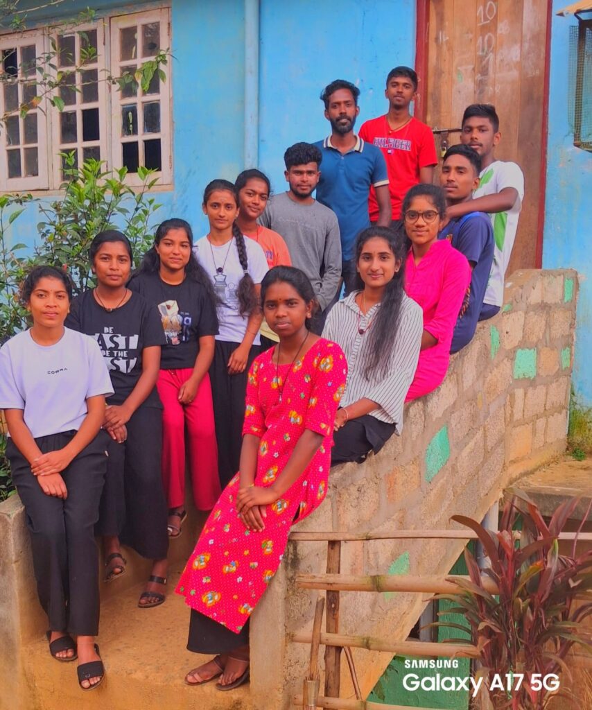 பொகவந்தலாவ கெம்பியன் கல்லூரி உயர்தர மாணவர்களின் முன்மாதிரியான சிரமதானப் பணி!